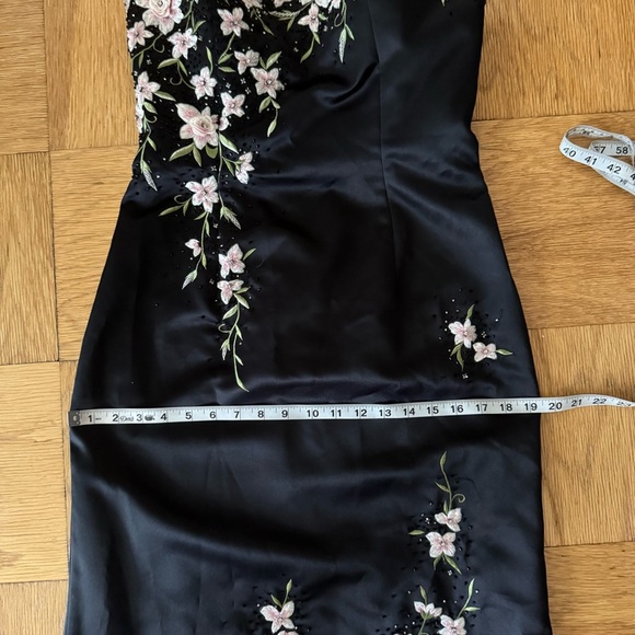 LARA Designs Size 8 Strapless Black Gown Floral Applique Beaded Embroidered - Picture 11 of 14